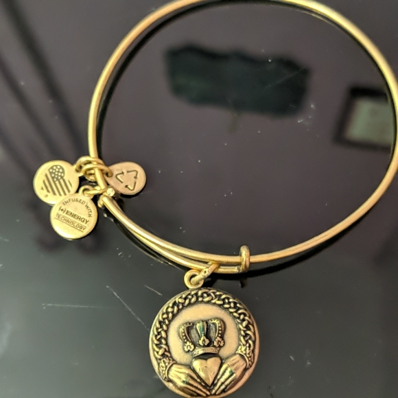 Alex and Ani Claddagh Bracelet - Picture 1 of 1